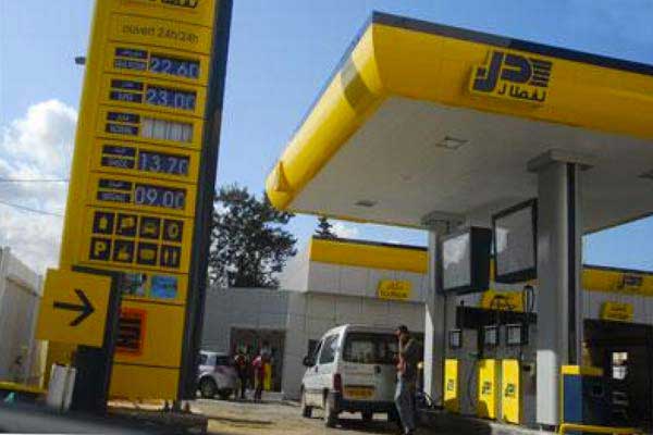 Carburants: suppression début octobre de l'essence super avec plomb