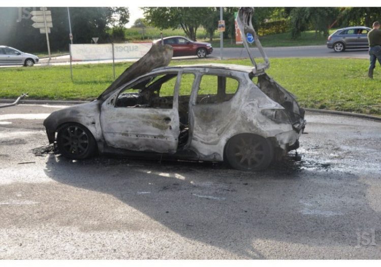 voiture-calcinee-