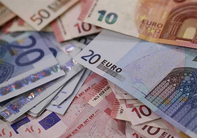 Déclaration de devises par les voyageurs: le maintien du montant à 5.000 euros