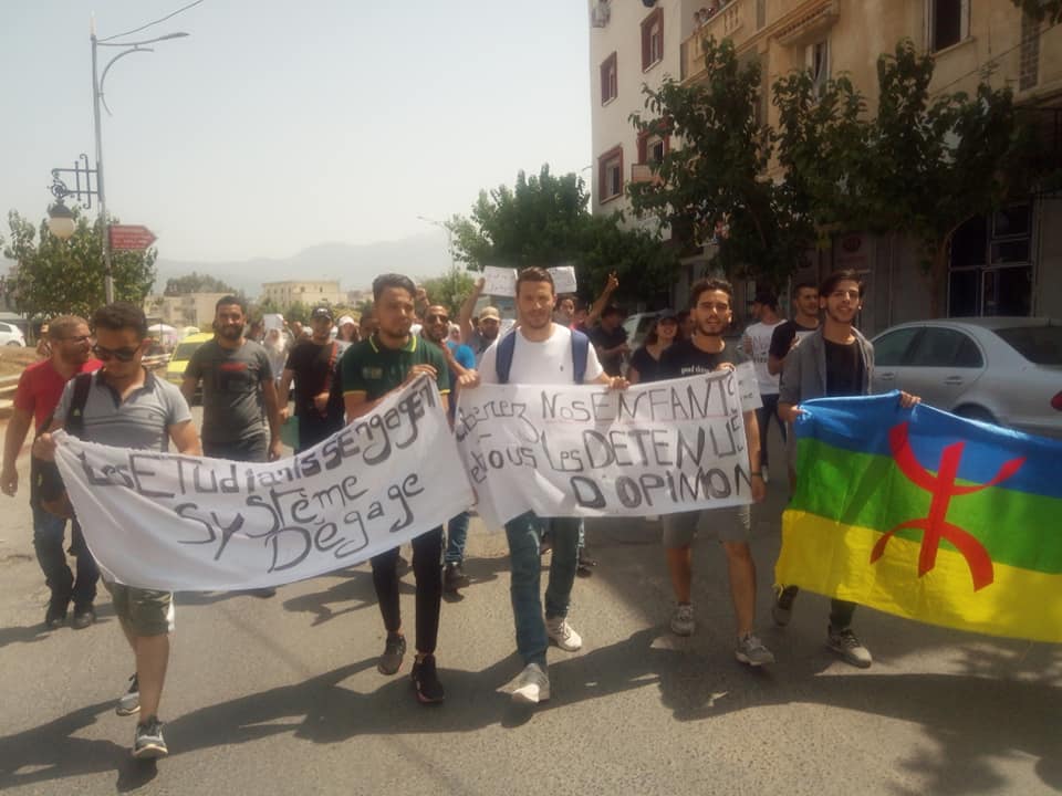 Manif étudiants Bouira