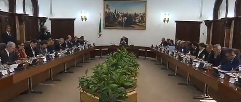 Report de la réunion du conseil des ministres