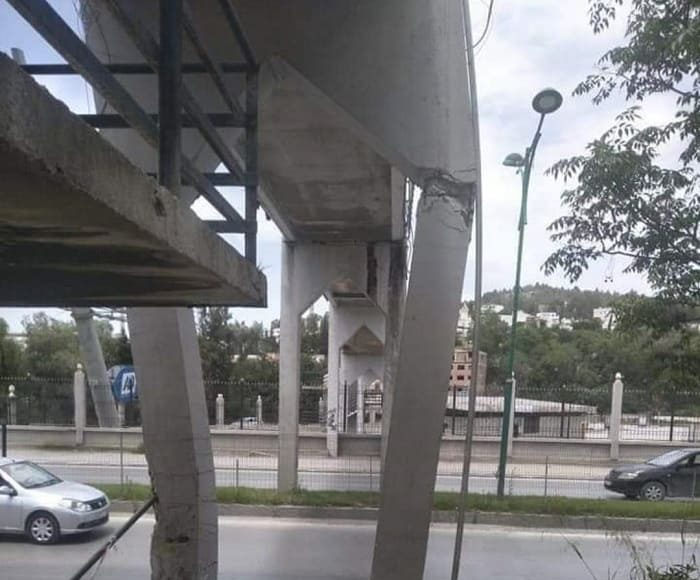 Une passerelle risque l'effondrement à Constantine