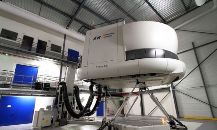 Simulateur vol Air Algérie fait don de deux simulateurs de vol à une école aéronautique