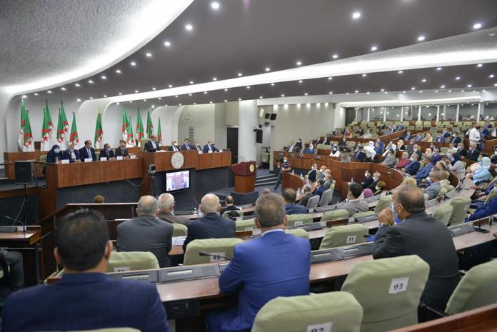 apn Sans débats contradictoires à l'assemblée nationale: Le projet de la Constitution voté ce jeudi