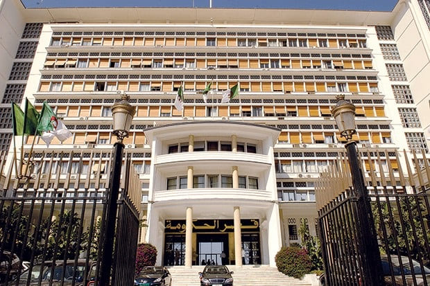 Remaniement ministériel: les nouveaux ministres prennent leurs fonctions