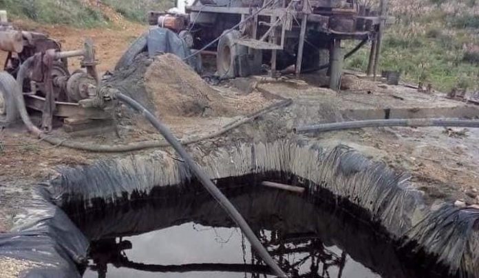 constantine Substances pétrolières à Constantine: il s’agit d’une huile moteur dégradée