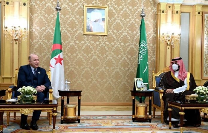 Benabderrahmane reçu à Riyadh par le Prince héritier, Mohamed Ben Salmane