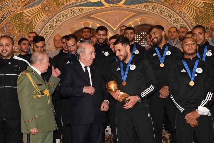 Tebboune honore l'équipe nationale de football