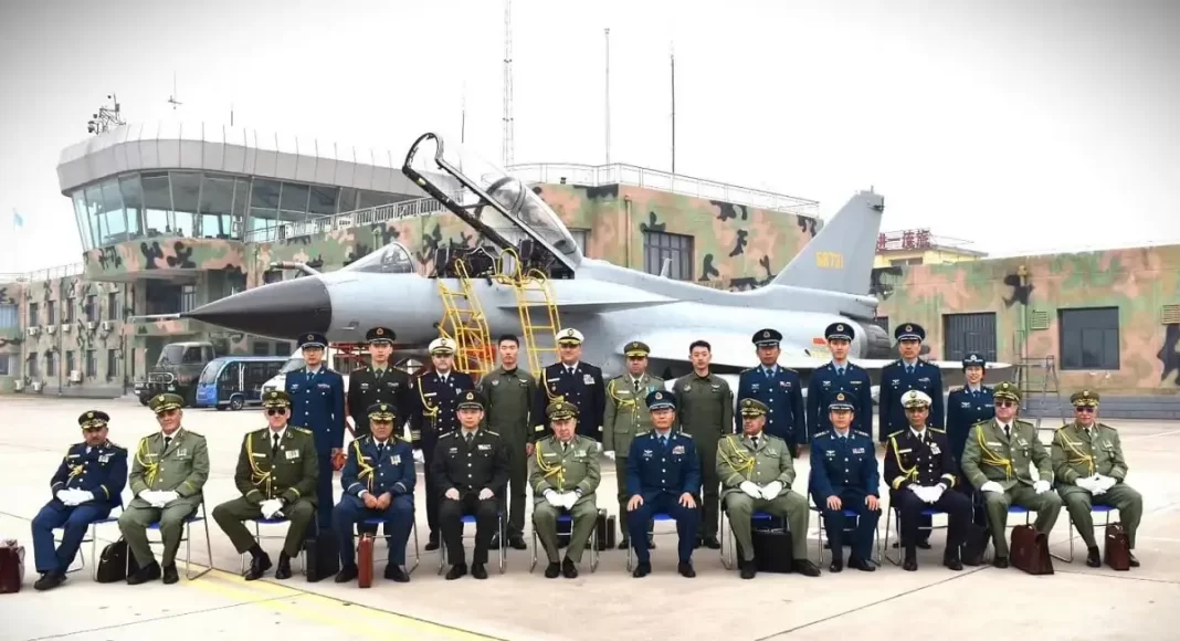 Le Général d'Armée Chanegriha se rend à la 72ème unité de l'Armée de l'Air chinoise