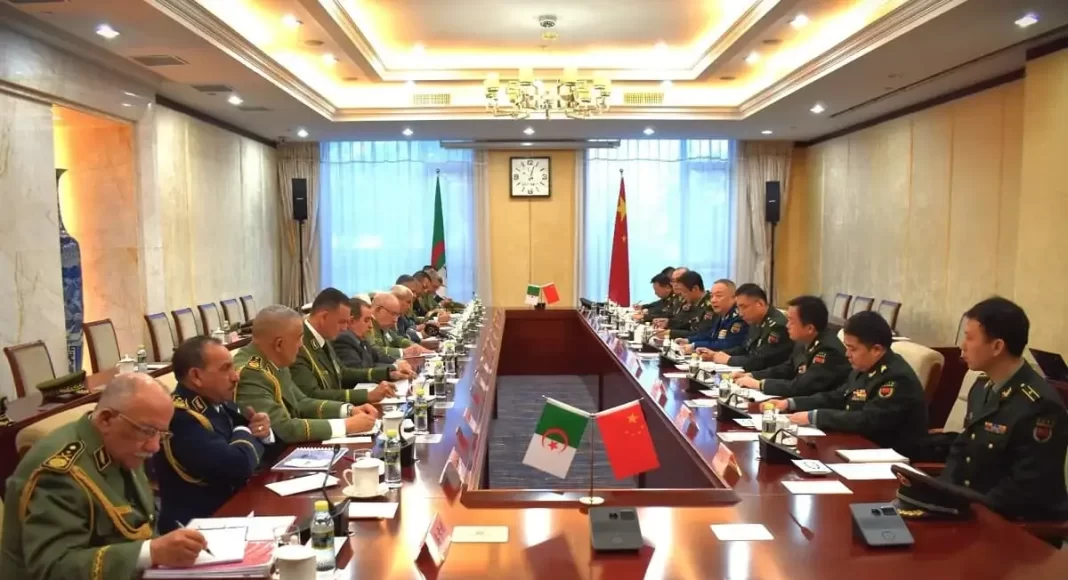 Le Général d'Armée Chanegriha s'entretient à Pékin avec le Général d'Armée Xu Xueqiang