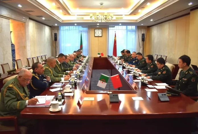 Le Général d'Armée Chanegriha s'entretient à Pékin avec le Général d'Armée Xu Xueqiang