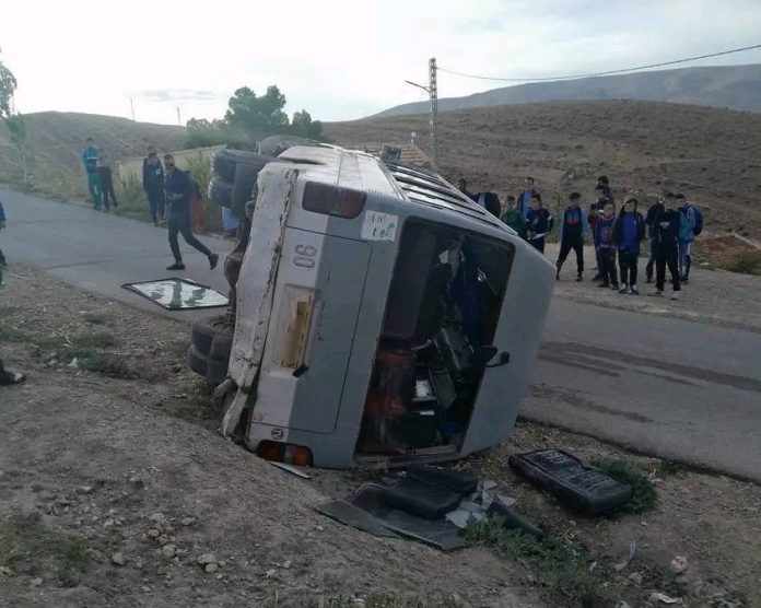 renverserment-bus-scolaire-sétif