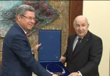 Le président Tebboune décoré de la plus haute distinction de l’ordre du mérite du mouvement sportif méditerranéen