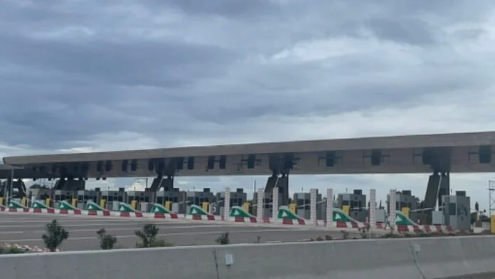Station-Peage-Autoroute-Est-Ouest-Algerie1-696x392