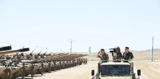 Le Général d’Armée Chanegriha supervise à Amdoukal un exercice tactique avec munitions réelles